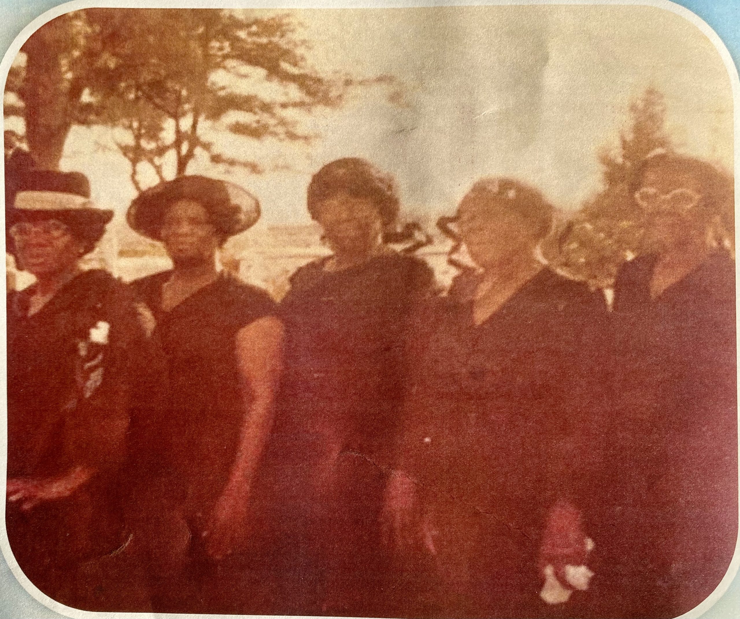 Five of Par Joe’s daughters together in a family photograph from 1981